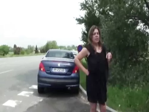 O fată frumoasă, cu  ...