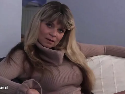 Blonda slaba s-a ofe ...