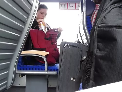 Mâna până la umăr a  ...